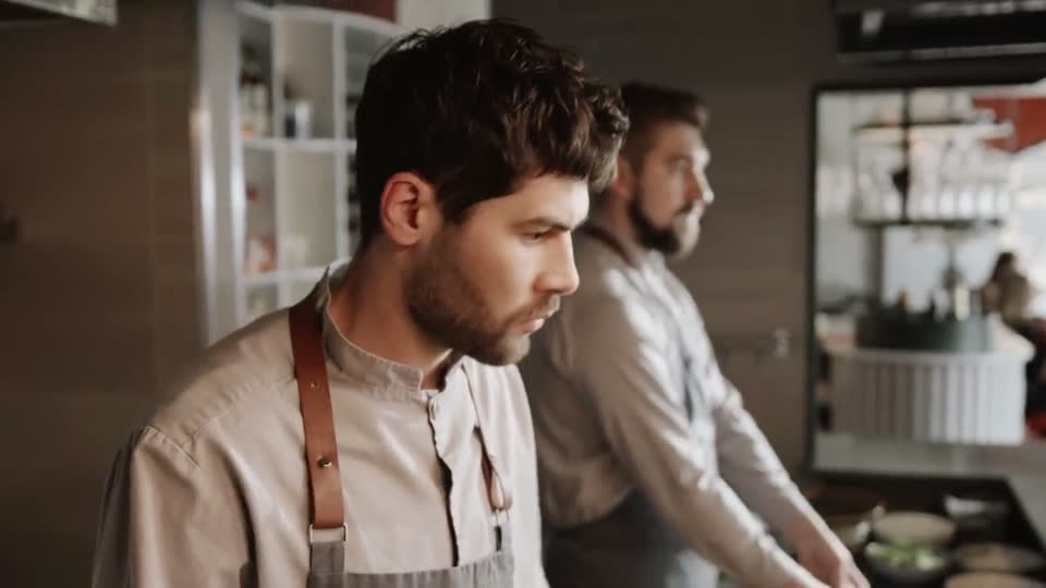 Une nouvelle recrue en cuisine, en septembre.